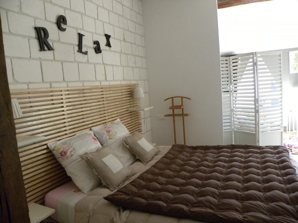Entre Cour Et Jardin Hotel Chalons-en-Champagne Room photo